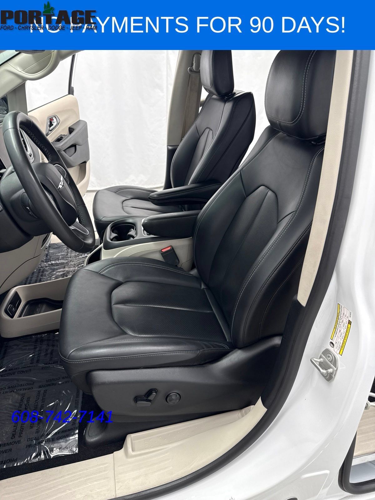 Used 2024 Chrysler Pacifica Touring-L FWD image 7