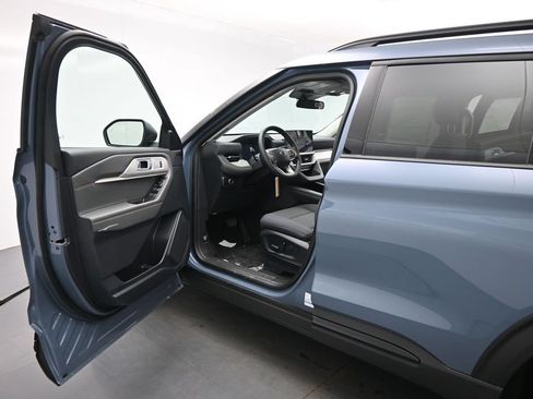 New 2026 Ford Explorer Active RWD image 8
