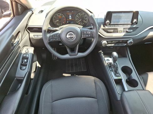 Used 2023 Nissan Altima 2.5 S FWD image 11