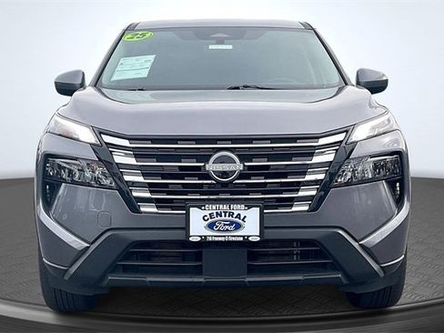 Used 2025 Nissan Rogue SV image 3