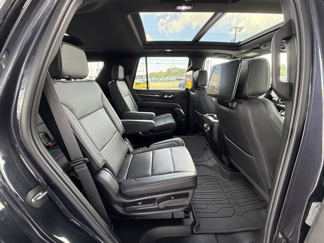Used 2024 GMC Yukon Denali w/ Advanced Technology Package AWD/4WD image 38
