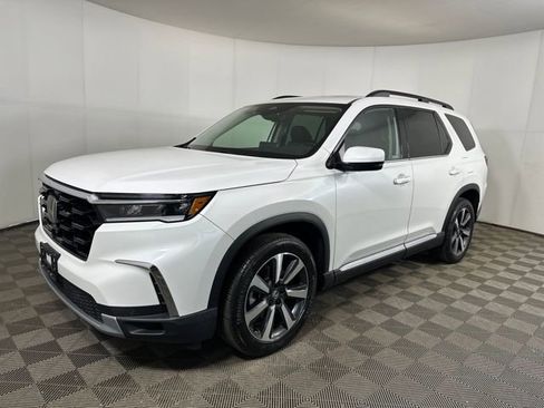 Used 2023 Honda Pilot Touring image 7