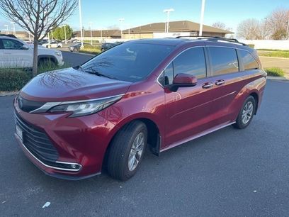 Used 2022 Toyota Sienna XLE