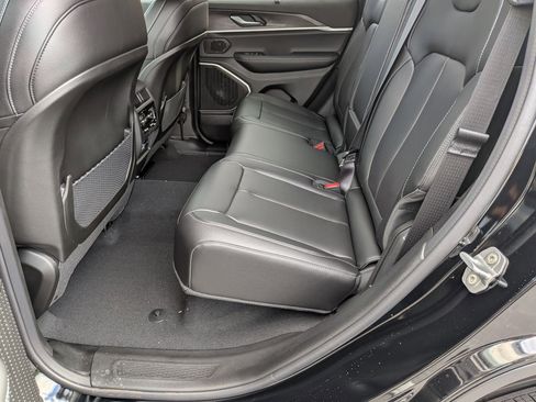 New 2025 Jeep Grand Cherokee Limited w/ Luxury Tech Group II image 25