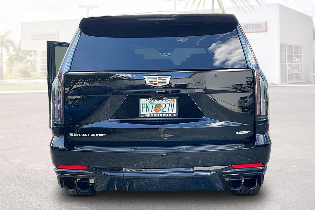 Used 2026 Cadillac Escalade ESV V AWD/4WD image 17