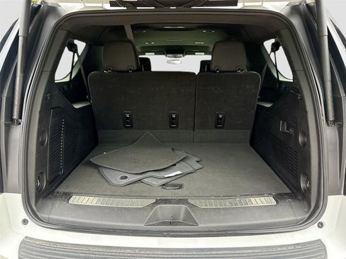 Used 2025 GMC Yukon XL Denali RWD image 28