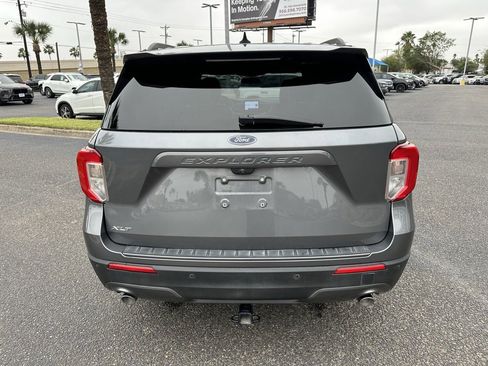 Used 2022 Ford Explorer XLT w/ Equipment Group 202A image 5