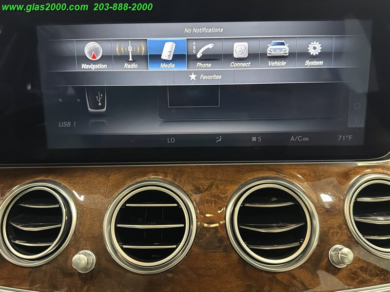 Used 2017 Mercedes-Benz E 400 4MATIC Wagon image 21