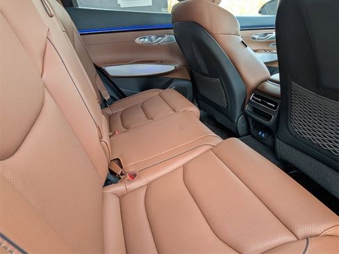 Used 2026 Genesis GV70 2.5T Advanced image 18