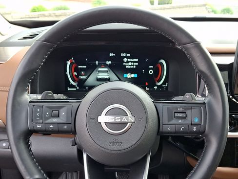Used 2025 Nissan Pathfinder Platinum AWD/4WD image 24
