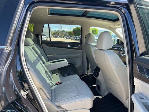 Used 2025 Volkswagen Atlas SEL Premium R-Line image 48