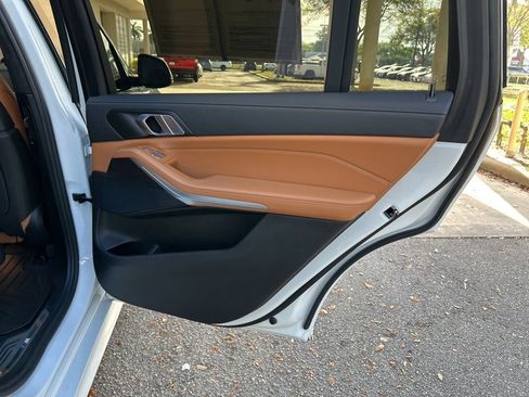 Used 2022 BMW X7 xDrive40i w/ M Sport Package AWD/4WD image 41
