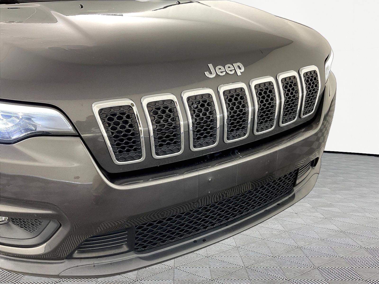 Used 2020 Jeep Cherokee Latitude Plus FWD image 32
