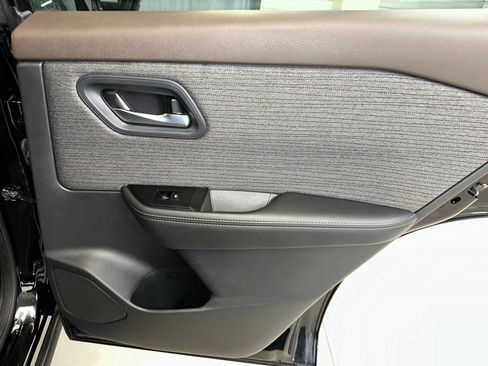 Used 2023 Nissan Rogue SV image 26