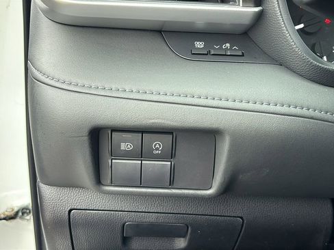 Used 2023 Toyota Highlander L image 15