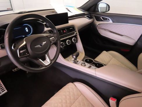 Used 2022 Genesis G70 3.3T RWD image 4