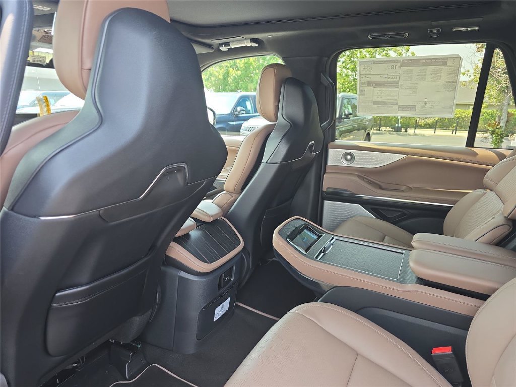 New 2027 Lincoln Navigator Black Label RWD image 11