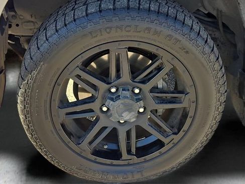 Used 2018 Toyota Tundra SR5 w/ SR5 Upgrade Package image 8