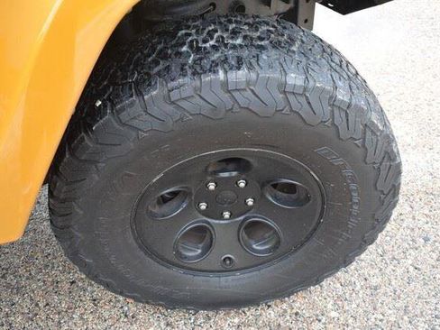 Used 2014 Jeep Wrangler Unlimited Sahara w/ Connectivity Group AWD/4WD image 15