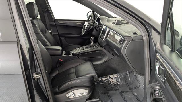 Used 2017 Porsche Macan Turbo AWD/4WD image 17