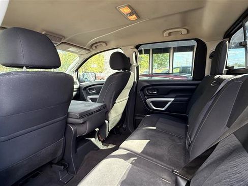 Used 2017 Nissan Titan SV image 17