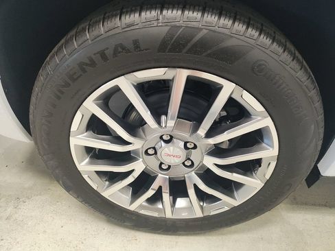 New 2027 GMC Terrain Denali w/ LPO, Floor Liner Package AWD/4WD image 3