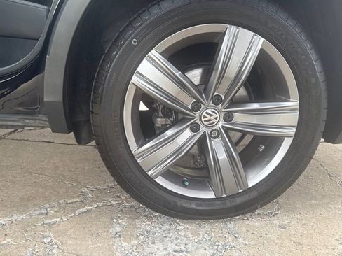 Used 2019 Volkswagen Tiguan SEL Premium image 35