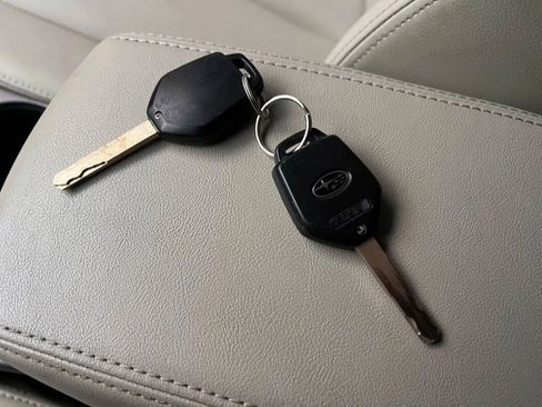 Used 2012 Subaru Outback 3.6R Limited w/ Moonroof Pkg image 30