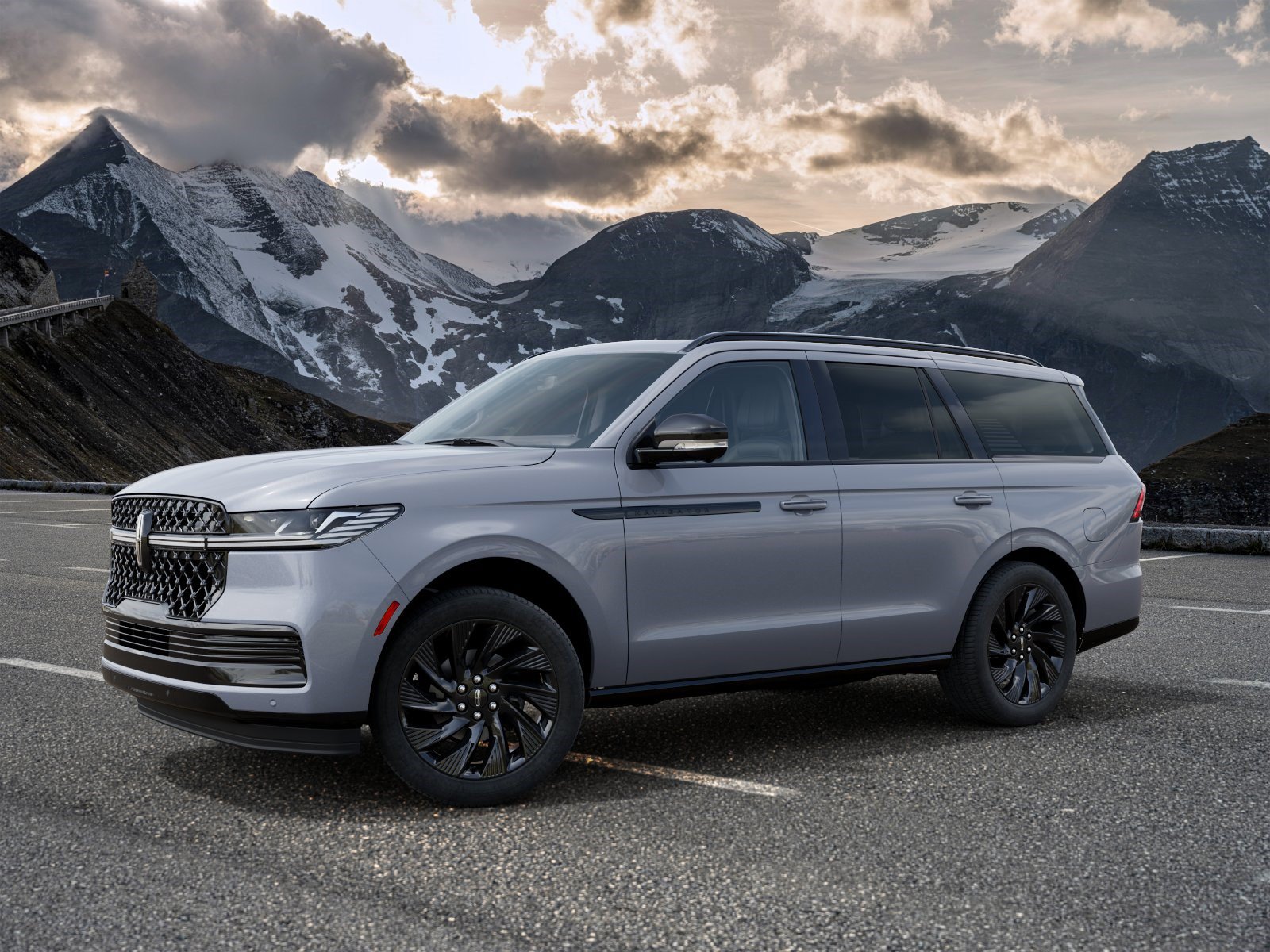 New 2027 Lincoln Navigator Reserve w/ Jet Appearance Package AWD/4WD image 1