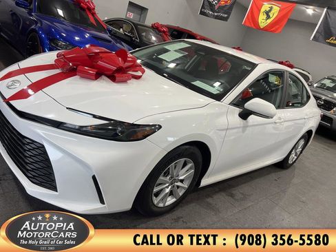 Used 2025 Toyota Camry LE image 3