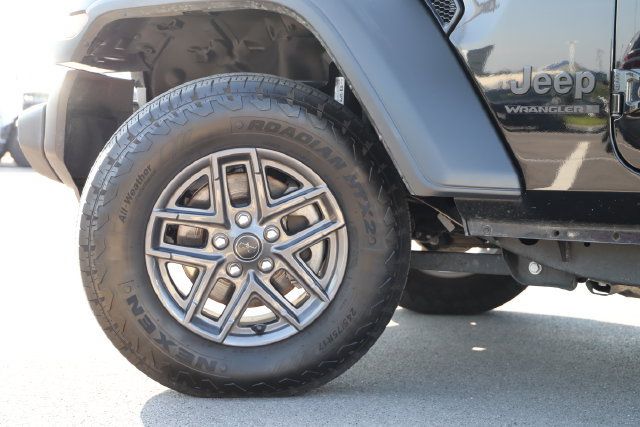 Used 2025 Jeep Wrangler Unlimited Sport AWD/4WD image 2