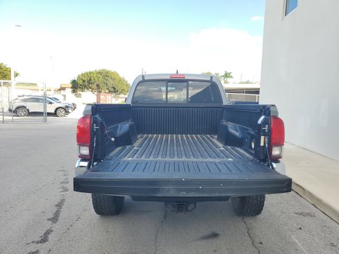 Used 2018 Toyota Tacoma TRD Off-Road image 14