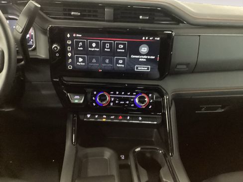 Used 2025 GMC Sierra 2500 AT4 w/ AT4 Premium Plus Package AWD/4WD image 11