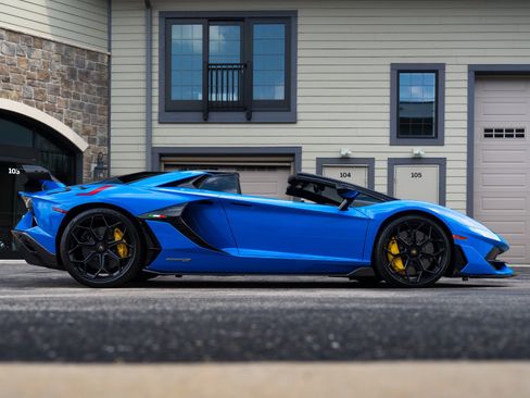 Used 2021 Lamborghini Aventador SVJ AWD/4WD image 12