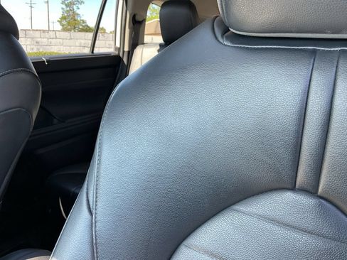 Used 2022 Toyota Highlander XLE AWD/4WD image 16