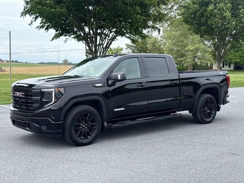 Used 2024 GMC Sierra 1500 Elevation w/ Elevation Premium Package AWD/4WD image 3