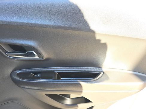 Used 2019 Chevrolet Trax LT w/ LT Convenience Package FWD image 22