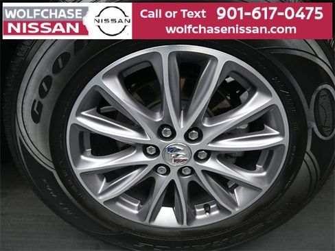 Used 2023 Buick Enclave Essence image 15