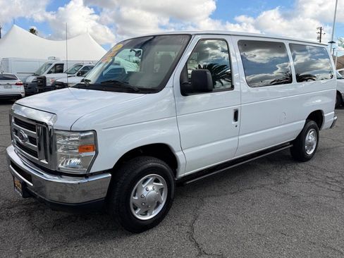 Used 2010 Ford E-350 and Econoline 350 Super Duty Wagon image 12