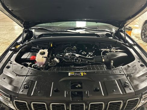 Certified 2023 Jeep Grand Cherokee Laredo w/ Luxury Tech Group I image 10