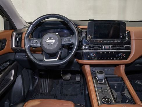 Certified 2023 Nissan Pathfinder Platinum image 2