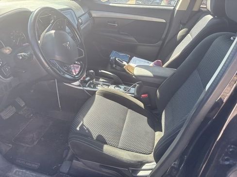 Used 2017 Mitsubishi Outlander FWD image 7