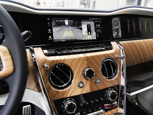 Used 2025 Rolls-Royce Cullinan image 21