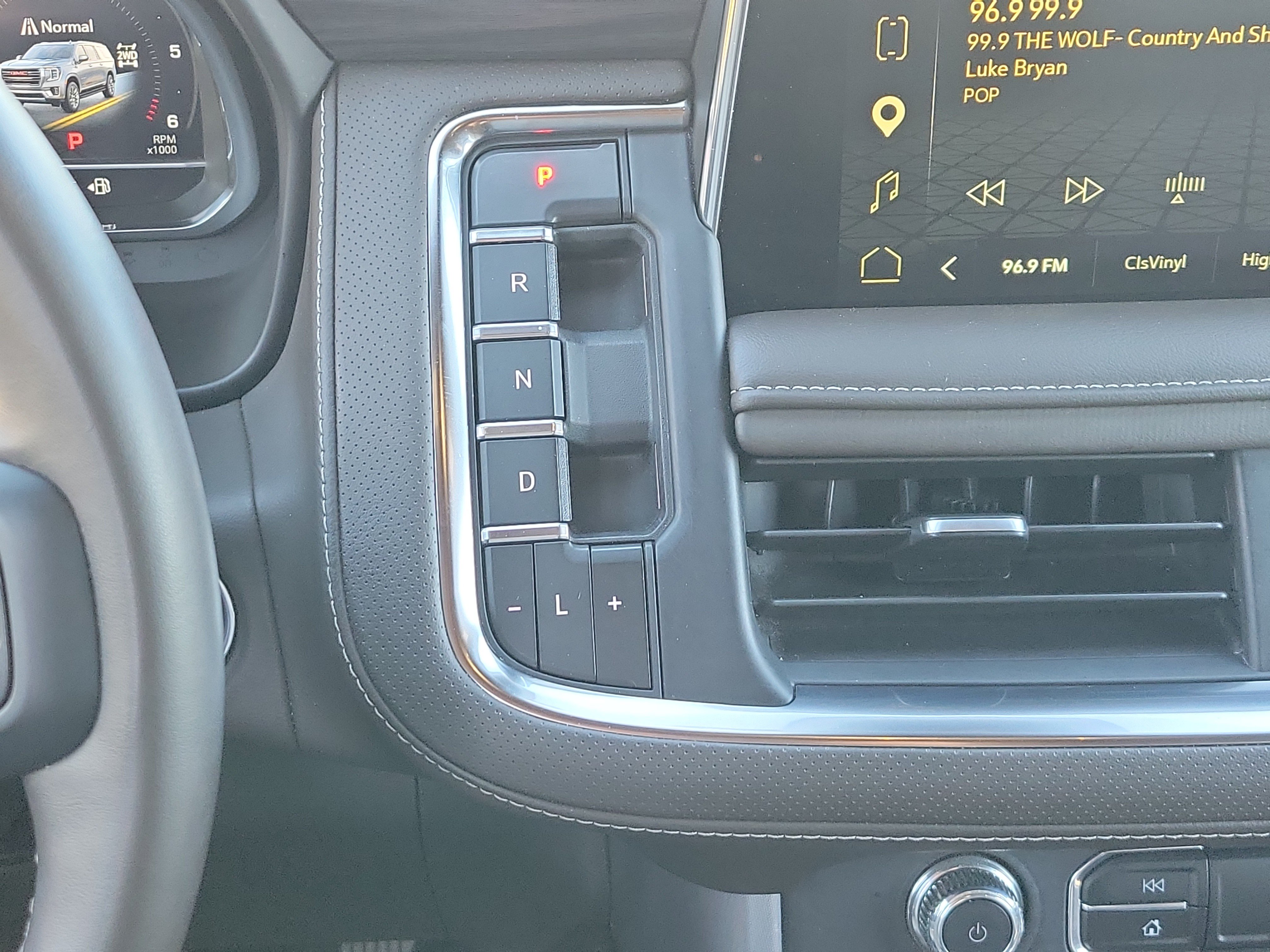 Used 2023 GMC Yukon SLT w/ SLT Premium Package AWD/4WD image 25