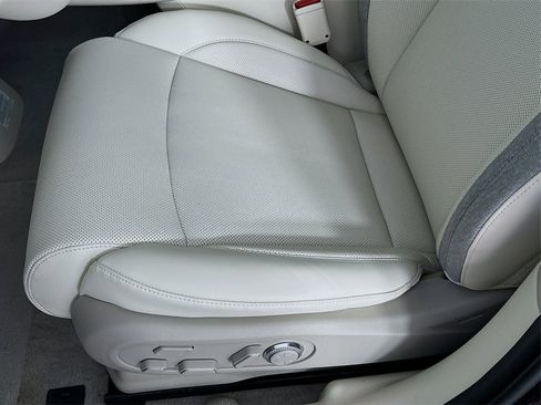 Certified 2025 Genesis GV60 Advanced image 19