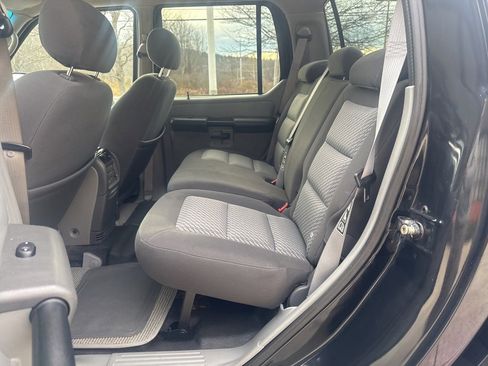 Used 2003 Ford Explorer Sport Trac XLT image 18