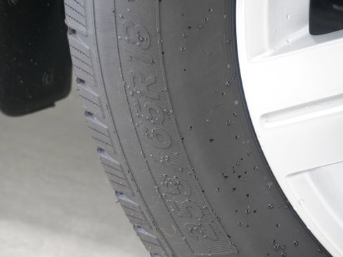 Used 2009 Chevrolet Traverse LT FWD image 26