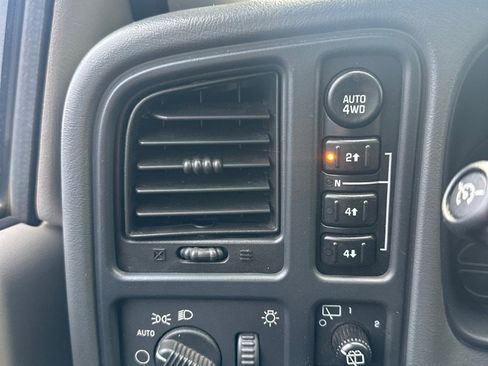 Used 2004 Chevrolet Tahoe Z71 w/ Z71 Preferred Equipment Group image 17