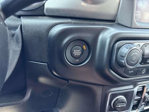 Used 2020 Jeep Wrangler Unlimited Sahara w/ Uconnect 4C Nav & Sound Group AWD/4WD image 36