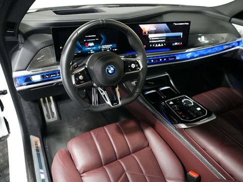 Used 2023 BMW i7 xDrive60 AWD/4WD image 18